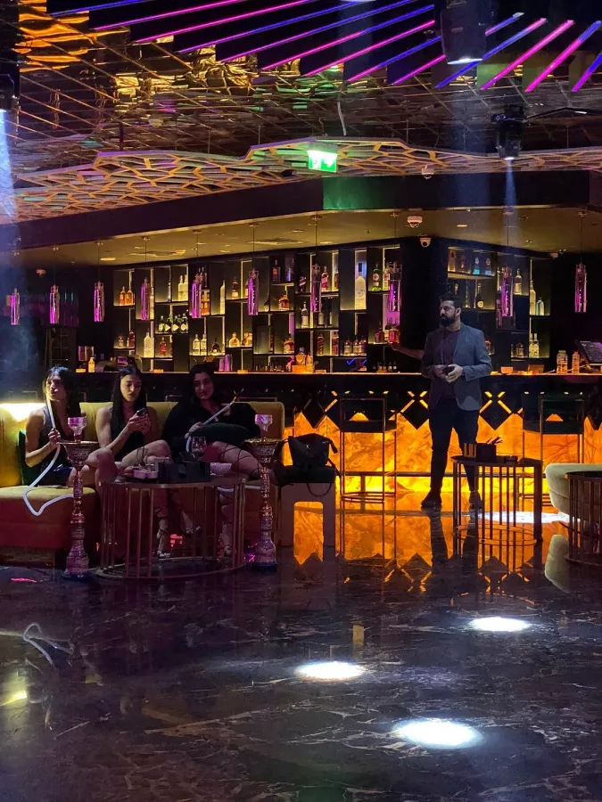 Клуб Millionaire Restaurant & Lounge - Al Jaddaf в Дубаи: Дискотека, Бар, Танцы, Движуха, Вечеринки, Коктейли, Танцпол,