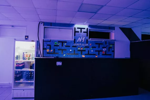 Компьютерный клуб "N1 Cyber Club".