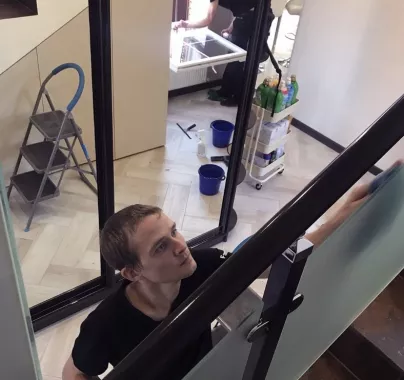 ​Компания по уборке квартир "Fast clean".