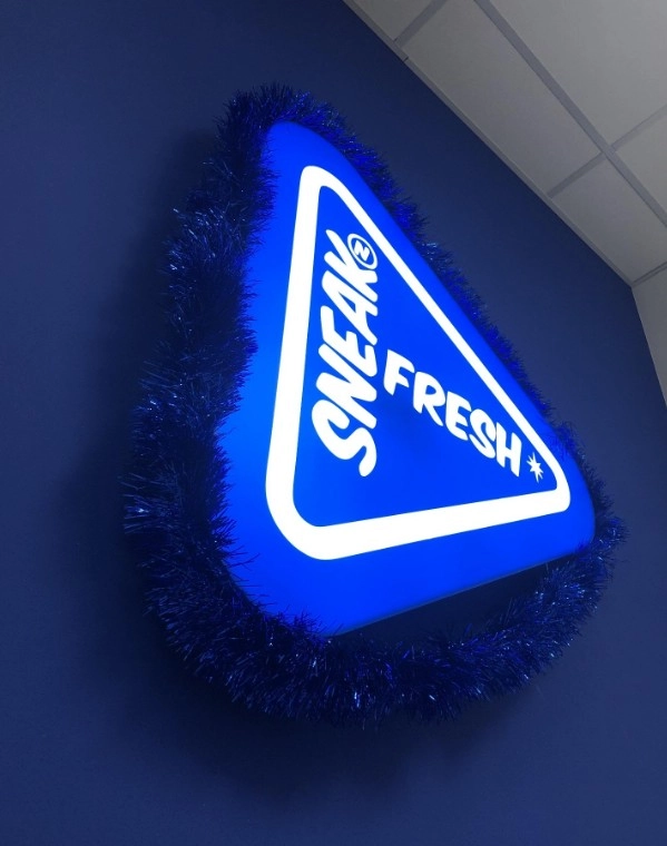 Служба по химчистке и ремонту обуви SneakNFresh в Краснодаре: Химчистка , Ремонт обуви, Чистка обуви, Восстановление пяточной зоны, Замена стелек, Создание индивидуальных стелек,