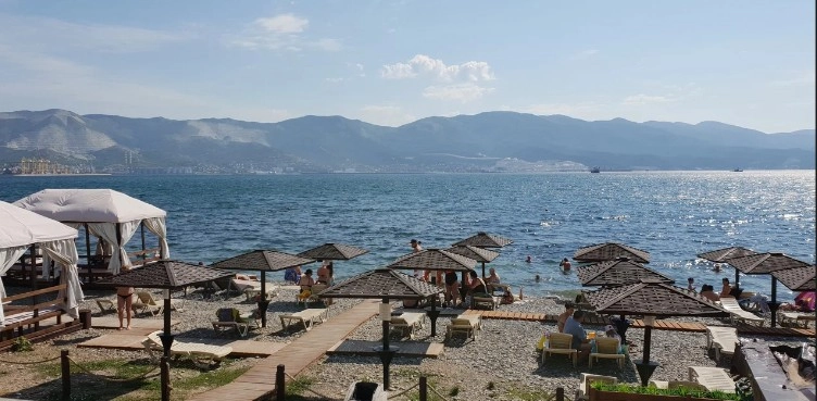 Пляж Нептун в Новороссийске: Вода, Море, Сапсерф, Шезлонг, Черное Море, Пляж, Батут, Массаж,