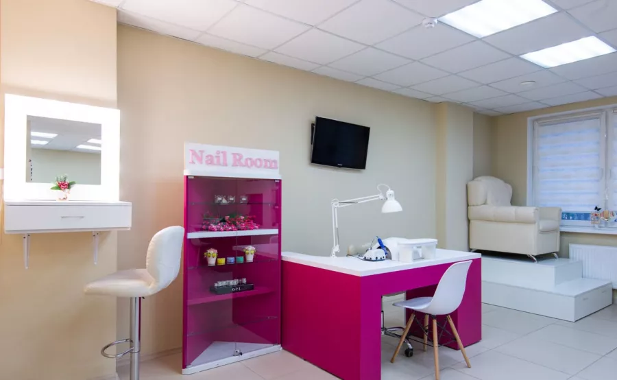 Студия Nail Room в Минске: Аппаратный маникюр, Мужской маникюр, Французский маникюр, Наращивание ногтей гелем, Аппаратный педикюр, Классический маникюр, Педикюр, Дизайн ногтей,
