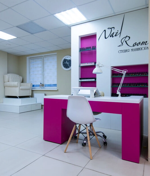 Студия Nail Room в Минске: Аппаратный маникюр, Мужской маникюр, Французский маникюр, Наращивание ногтей гелем, Аппаратный педикюр, Классический маникюр, Педикюр, Дизайн ногтей,