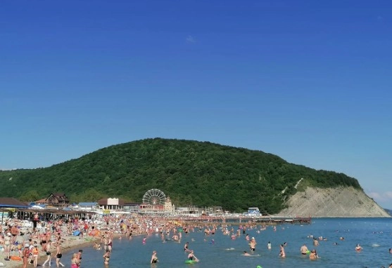 Центральный пляж с.Архипо-Осиповка в Геленджике: Черное Море, Пляж, Шезлонг, На Банане, Водные Лыжи, Парасейдинг,