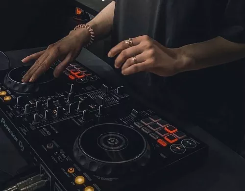 Профессиональная школа диджеинга DJ PLACE в Санкт-Петербурге