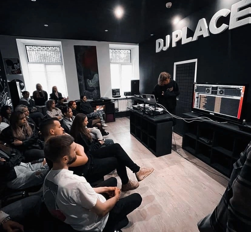 Профессиональная школа диджеинга DJ PLACE в Санкт-Петербурге: Кастомизация, Очные курсы, Обучение, Курсы,