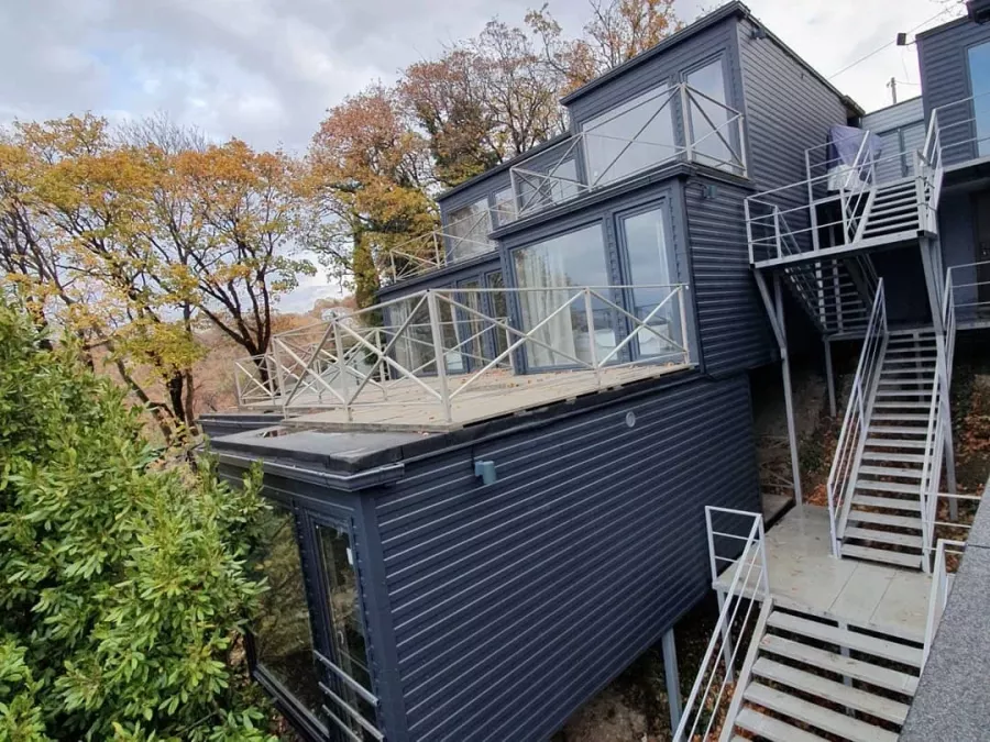 Отель Grey House в Туапсе: Можно с животными, Отель, Кондиционер в номерах, Хранение багажа, Бассейн, Парковка, Детский уголок,