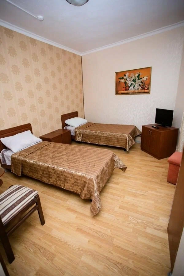 Гостиница Уют в Туапсе: Кондиционер в номерах, Сейф в номерах, Парковка, Гостиниц,