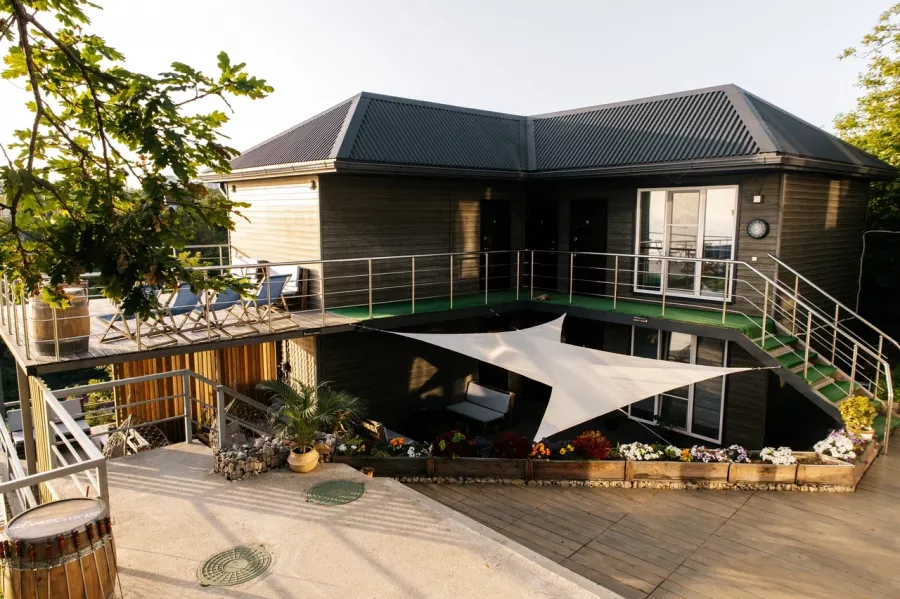 Гостиница Brig House в Туапсе: Можно с животными, Детский уголок, SPA, Гостиница, Кондиционер в номерах, Прачечная,
