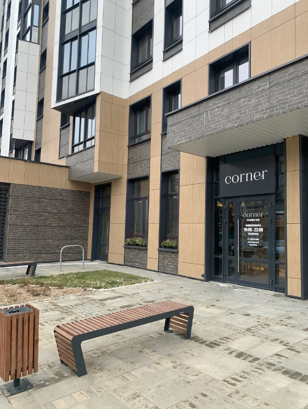 Салон красоты Corner на Нововиленской в Минске: Детская стрижка, Стрижка бороды, Аппаратный маникюр, Окрашивание ресниц, Можно с собакой, Ламинирование бровей, Коррекция бровей, Сложное окрашивание волос,