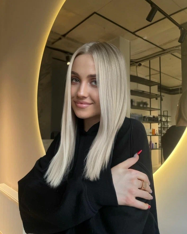 Салон красоты Corner на Нововиленской в Минске: Детская стрижка, Стрижка бороды, Аппаратный маникюр, Окрашивание ресниц, Можно с собакой, Ламинирование бровей, Коррекция бровей, Сложное окрашивание волос,