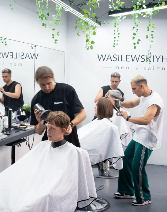 Салон красоты Wasilewskiyhair в Минске: Свадебные прически, Стрижка бороды, Кератиновое выпрямление волос, Можно с собакой, Женская стрижка, Окантовка головы, Оплата картой, Наличный расчёт,