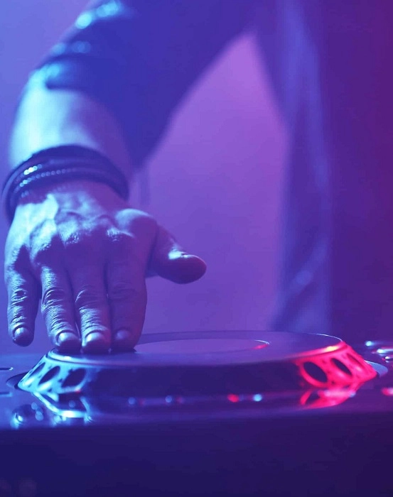 Школа диджеинга DeejaysCool в Нижнем Новгороде: Творческое Пространство, Индивидуальные Занятия, DJ, Beat Juggling, Скретчинг, Аренда Оборудования,