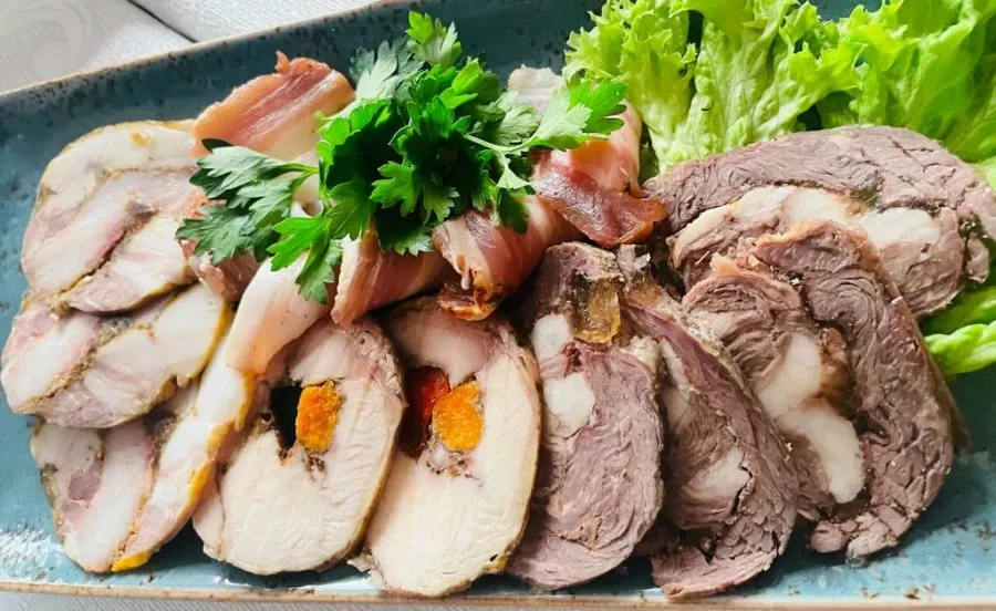 Ресторан Corsica в Туапсе: Средиземноморская кухня, Ресторан, Поминальные обеды, Танцпол, Проведение банкетов, Живая музыка,