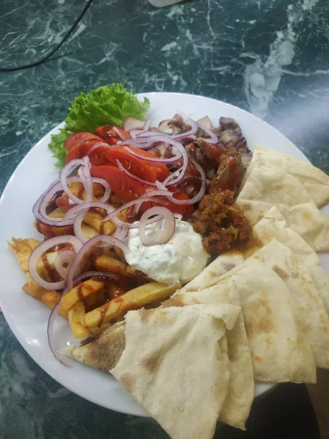 Ресторан Corsica в Туапсе: Средиземноморская кухня, Ресторан, Поминальные обеды, Танцпол, Проведение банкетов, Живая музыка,