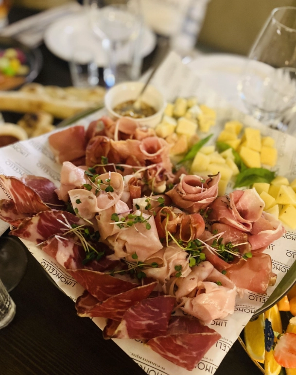 Итальянский ресторан Limon в Казани: Винный ресторан, Итальянская кухня, Авторская кухня, Заказ столиков, Заказ навынос, Летняя терраса, Завтрак, Европейская кухня,