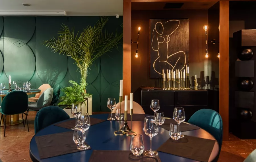 Ресторан VIRID YARD в Казани: Европейская кухня, Паназиатская кухня, Средиземноморская кухня, Завтрак, Винная карта, Детское меню, Заказ столиков, Заказ навынос,