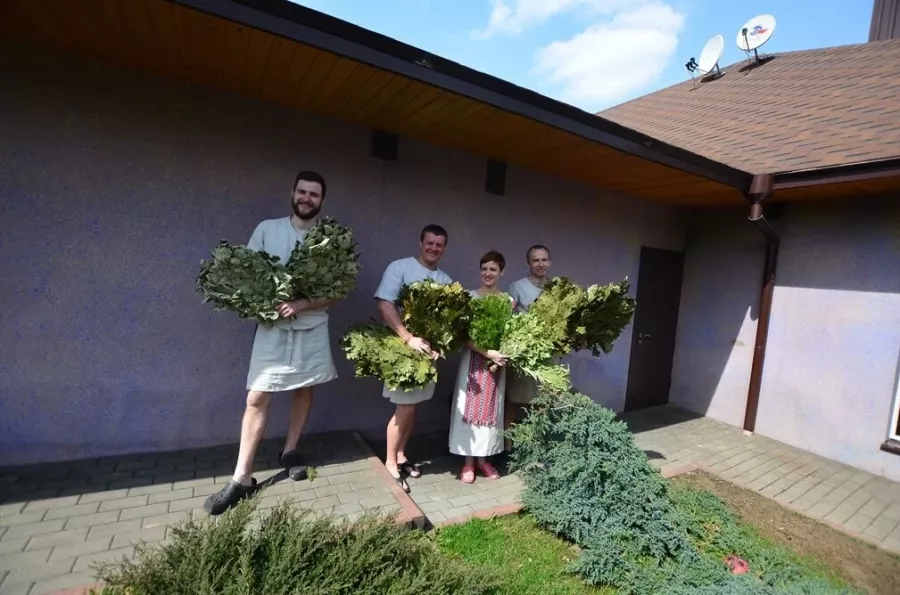 Сауна Пар Здоровья в Минске: СПА-терапия, Выбор веников, Массаж, Русская баня на дровах, Турецкая баня, Финская баня, Бассейн, Бильярд,