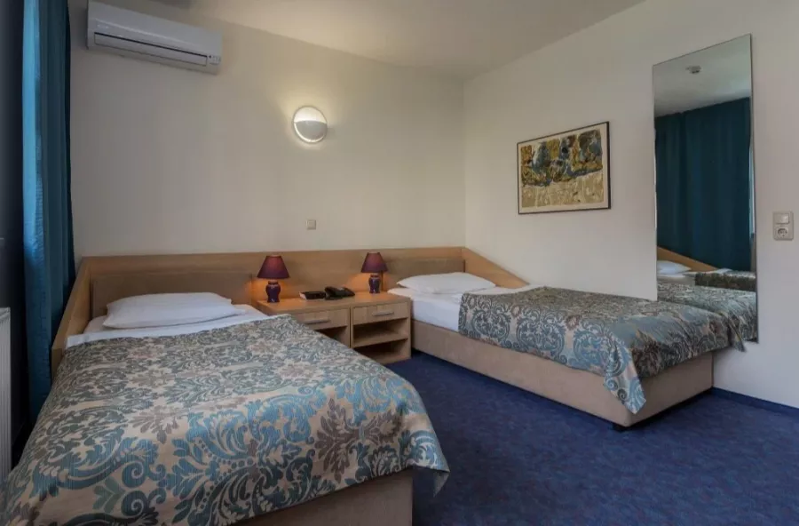 Гостиница IBB Hotel 3* в Минске: 36 номеров, Конференц-залы до 300 человек, Кафе, Английский, Русский, Немецкий, Завтрак, Почасовая оплата,