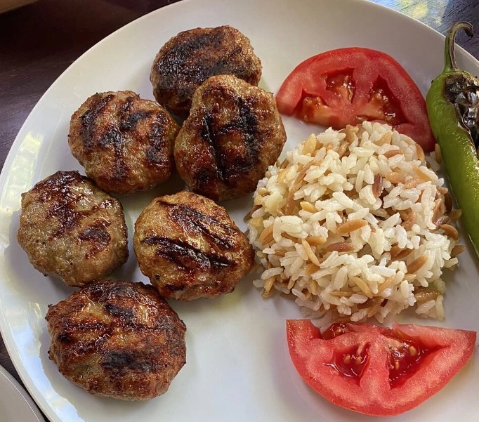 Кафе Bay Kofte в Каше: Кафе, Вкусно, Пирожки, Десерт, Чилим,