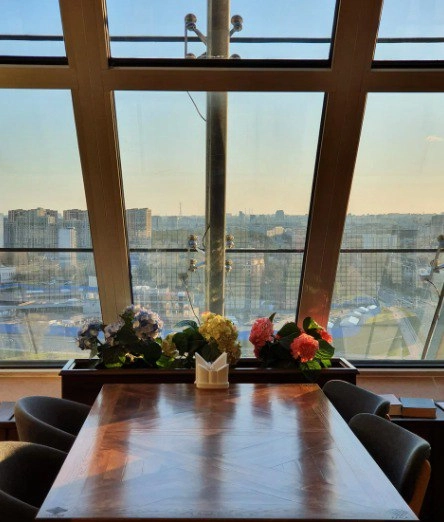 Кафе-бар Graf cafe в Минске: Домашняя кухня, Белорусская кухня, Проведение банкетов, Европейская кухня, Заказ столиков, Панорамный вид, VIP-зал, Меню на английском,