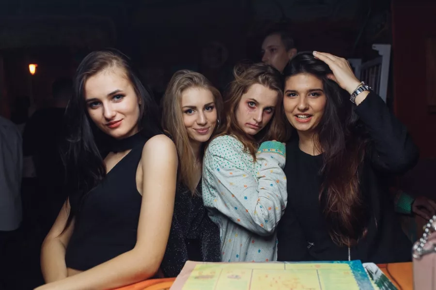 Бар На пляже в Минске: Азиатская кухня, Заказ столиков, Летняя терраса, Живая музыка, Заказ навынос, Проведение банкетов, Еда, Европейская кухня,