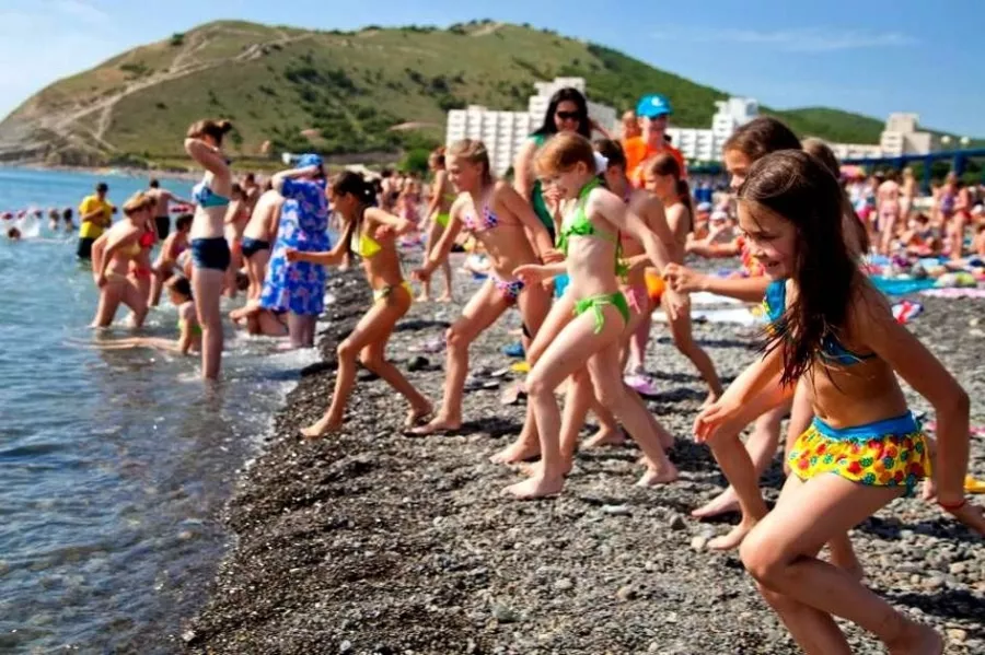 Пляж детского лагеря Смена в Анапе: Шезлонг, Черное Море, Пляж, Вода,