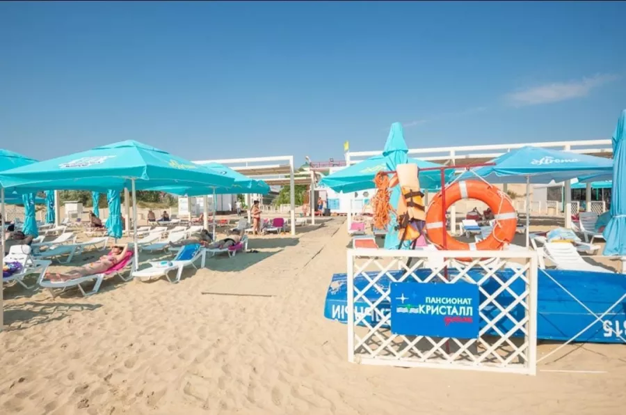Пляж Кристалл Уют в Анапе: Пляжи Анапы , Черное Море , Песчаный Пляж , Спасательный Пост, Шезлонг , Волейбольная Площадка ,