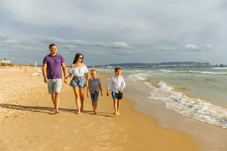 Miracleon beach (Мираклеон пляж) в Анапе: Черное Море, Пляжи Анапы , Шезлонг, food, Песчаный Пляж , Душ на Пляже , Детская площадка,
