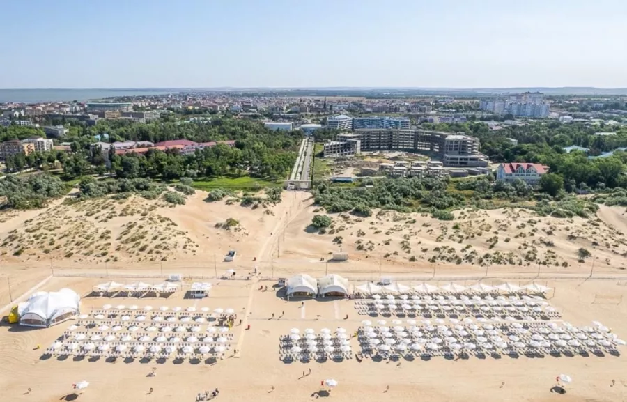 Miracleon beach (Мираклеон пляж) в Анапе: Черное Море, Пляжи Анапы , Шезлонг, food, Песчаный Пляж , Душ на Пляже , Детская площадка,