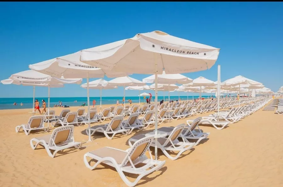 Miracleon beach (Мираклеон пляж) в Анапе: Черное Море, Пляжи Анапы , Шезлонг, food, Песчаный Пляж , Душ на Пляже , Детская площадка,