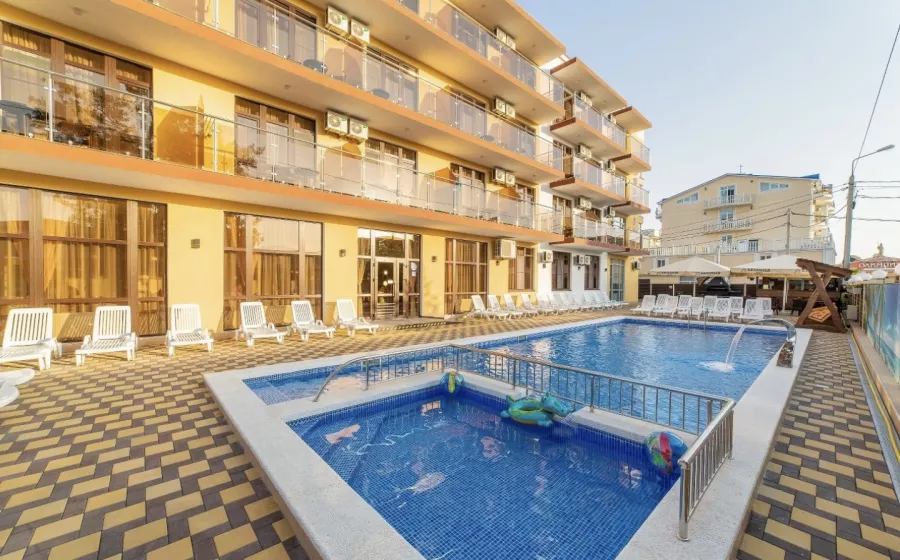 Отель Leonsia Family Hotel в Анапе: Отель, Дельфинарий , Парк аттракционов , Бассейн , Парк водных аттракционов,