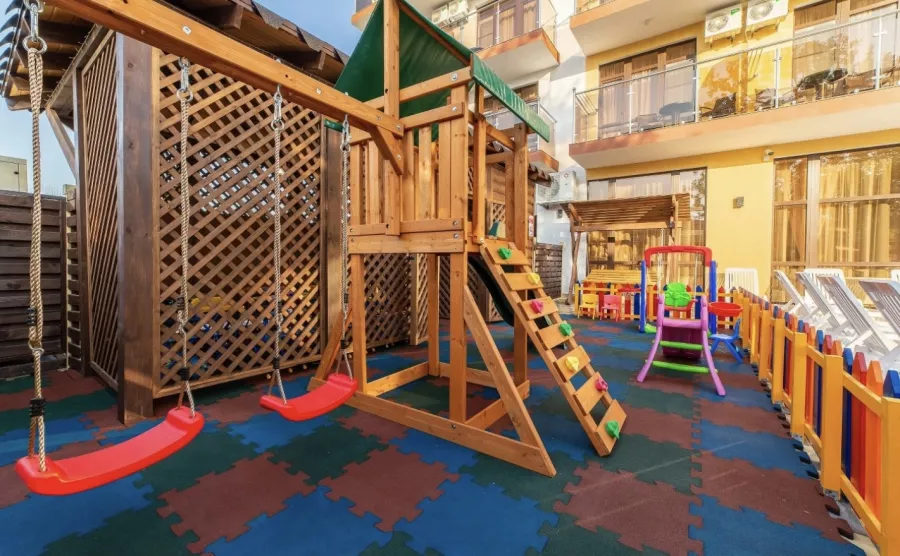 Отель Leonsia Family Hotel в Анапе: Отель, Дельфинарий , Парк аттракционов , Бассейн , Парк водных аттракционов,