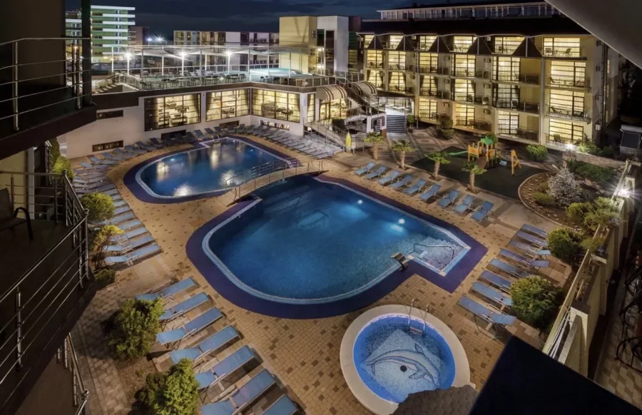 Отель Pontos Family Resort в Анапе: Отель, Бассейн , Шведский стол , Детская площадка , Тренажёрный зал , Ресторан,