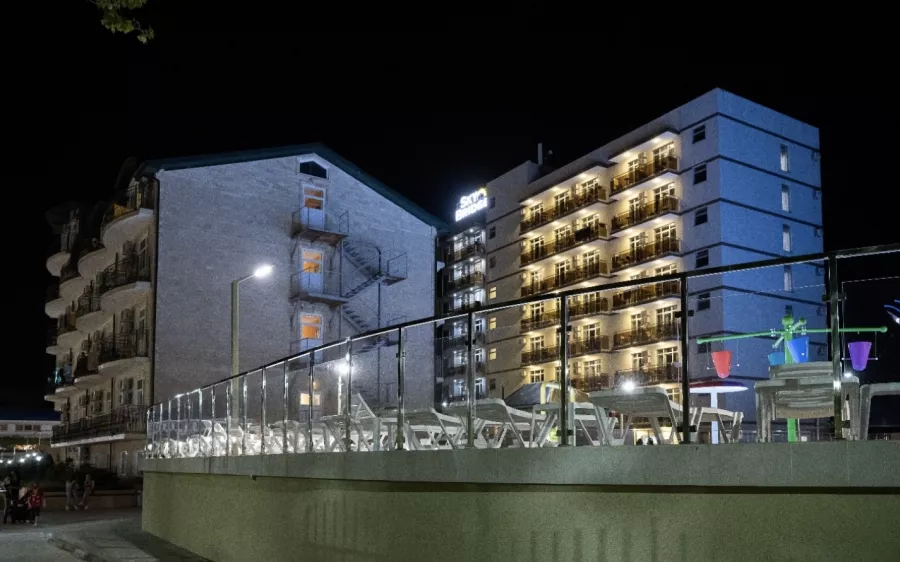 Гостиница Skybridge в Анапе: Отель, Бассейн , Пляж, Бар, Аквапарк , Детская площадка ,