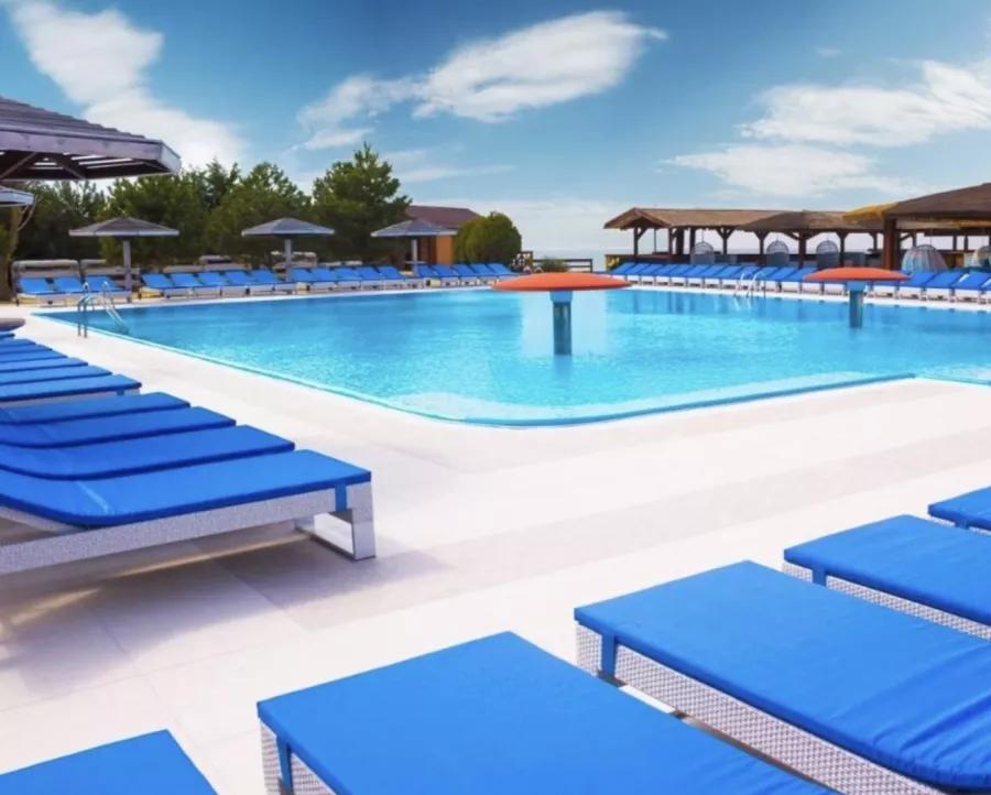 Гостиница Hovel apartments в Анапе: Апартамент , Семейный отдых , Бассейн , Бар, Тренажёрный зал ,