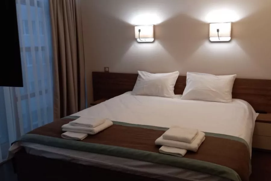 Гостиница Hovel apartments в Анапе: Апартамент , Семейный отдых , Бассейн , Бар, Тренажёрный зал ,