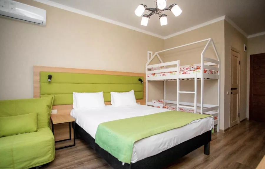 Гостиница Абрикос garden hotel в Анапе: Отель, Семейный отдых , Бассейн , Бар, Детская площадка ,