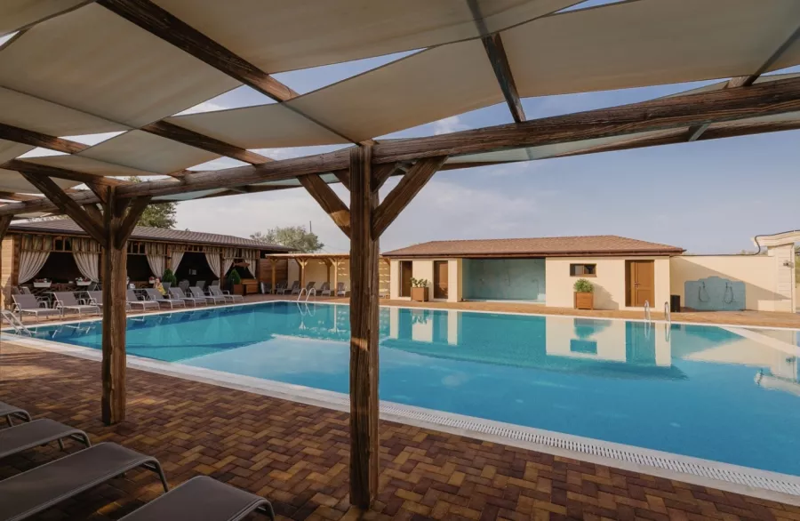 Гостиничный комплекс Family Pride Inn в Анапе: Отель, Семейный отдых , Шведский стол , Бассейн , Детская площадка , Ресторан,