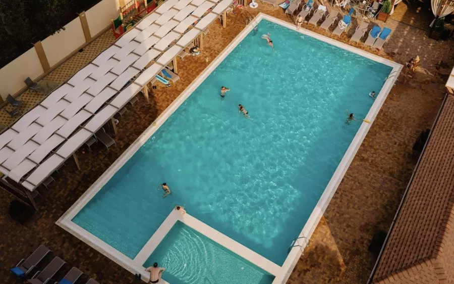 Гостиничный комплекс Family Pride Inn в Анапе: Отель, Семейный отдых , Шведский стол , Бассейн , Детская площадка , Ресторан,
