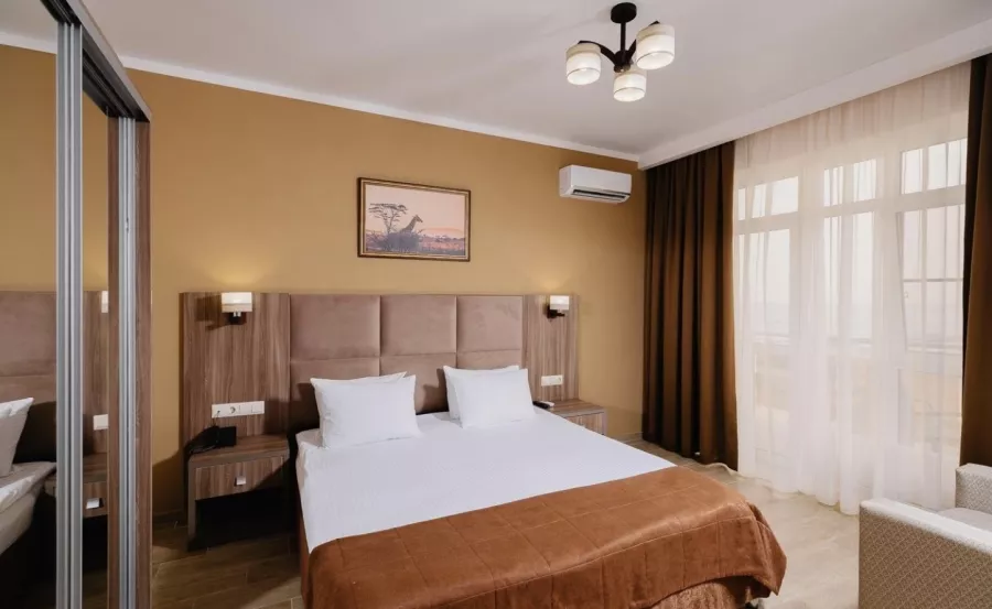 Гостиничный комплекс Family Pride Inn в Анапе: Отель, Семейный отдых , Шведский стол , Бассейн , Детская площадка , Ресторан,