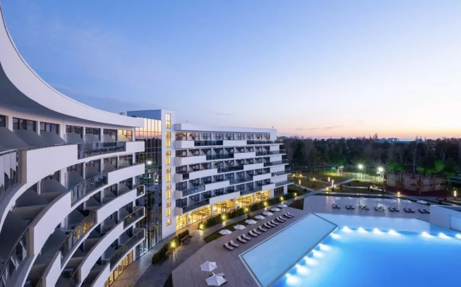 Отель Mövenpick Resort&SPA Anapa Miracleon в Анапе: Семейный отдых , Бассейн , Тренажёрный зал , Детская площадка , Ресторан, Отель,