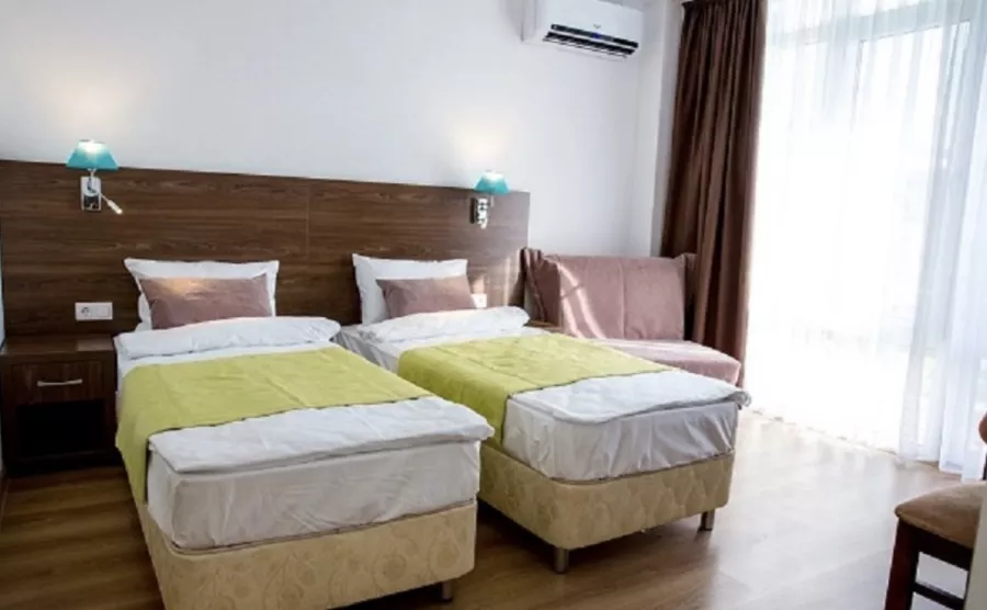 Отель Sea breeze resort в Анапе: Отель, Семейный отдых , Бассейн , Детская площадка , Пляж,