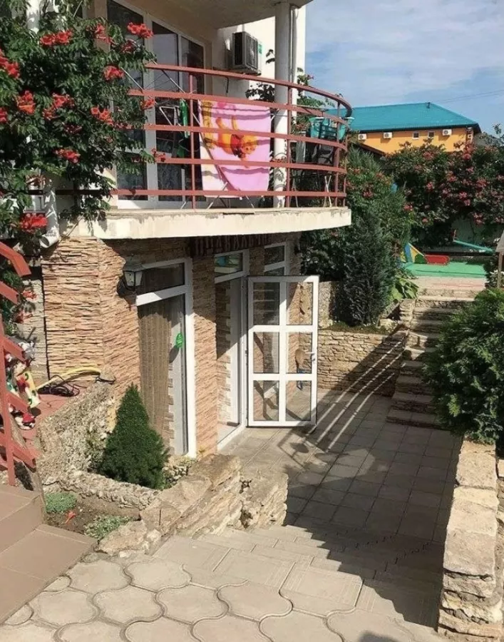 Гостевой дом Альпийский двор в Анапе: Гостевой дом , Семейный отдых , Бассейн , Детская площадка ,