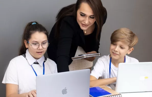 Школа дизайна "Education design" на Бульваре зеленые аллеи.
