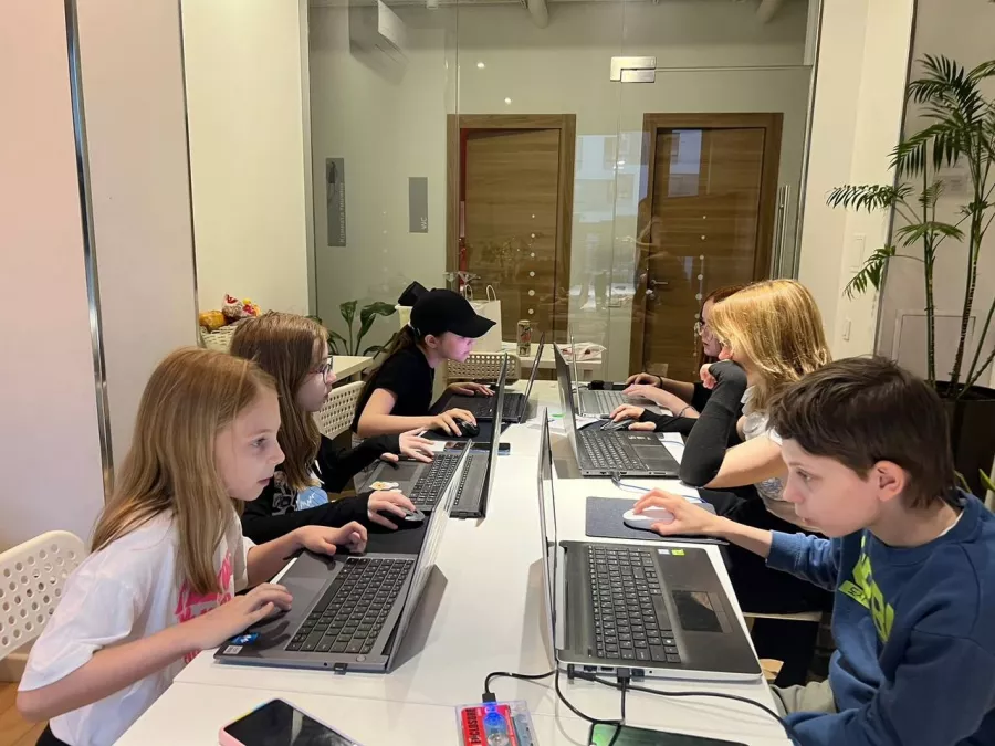 Школа дизайна Education design на Радужной в Видном: Школа Дизайна, Композиция, Колористика, Проектная Деятельность, Визуализация, Сторитейлинг, SMM, Брендирование,