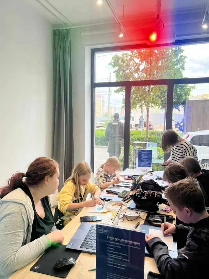 Школа дизайна Education design на Радужной в Видном: Школа Дизайна, Композиция, Колористика, Проектная Деятельность, Визуализация, Сторитейлинг, SMM, Брендирование,