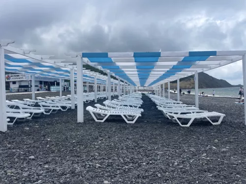 Прокат лежаков с теневым навесом  в  Анапе
