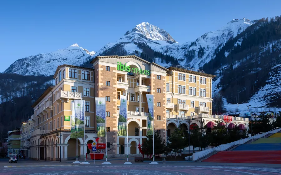 Отель Ibis Styles в Красной Поляне: Семейный отдых, Бассейн , Эко-френдли, В горах, Отель, Ресторан,
