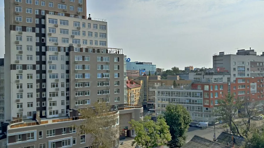 ЖК в Нижнем Новгороде Дом с террасами в Нижнем Новгороде: Современная Планировка, Архитектурные Корпуса, Панорама Города, Жилой Комплекс, Парковка, Детская площадка,